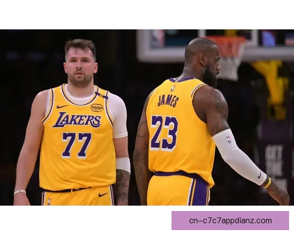 东契奇险胜快船众将齐心强助力